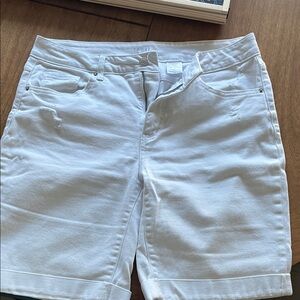 Time and Tru Mid-Rise White Shorts